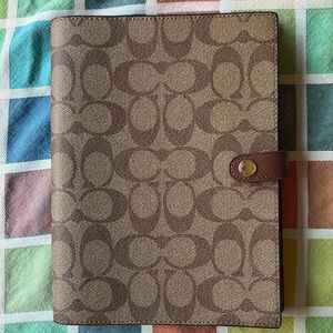 📚📚📚 COACH NOTEBOOK IN SIGNATURE PRINT 📚📚📚  NWT 📚📚📚